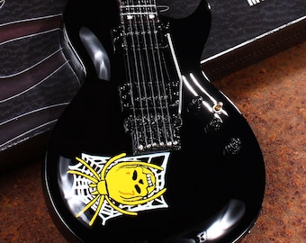 Chitarra in miniatura replica chitarra Kirk Hammett Skull e Web ESP dei Metallica da collezione