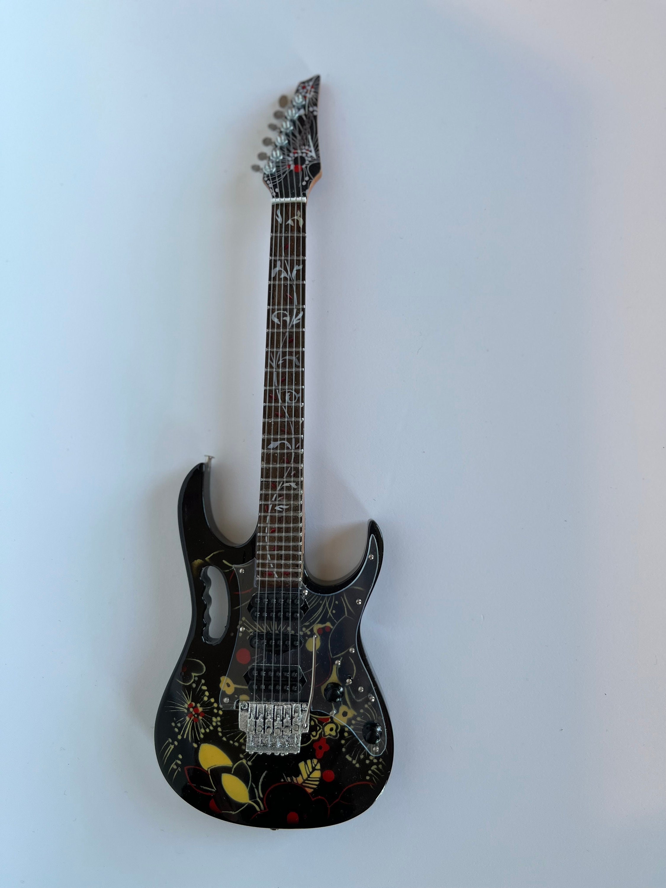 Miniatura Chitarra Ibanez JEM7V Steve Vai Scala 1:4 – In Legno, Con Custodia Rigida, Per Collezionisti, Gadget Rock Memorabilia - 2