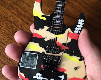 Dokken Sammlerstück - George Lynch Kamikaze Miniatur Gitarren-Replik