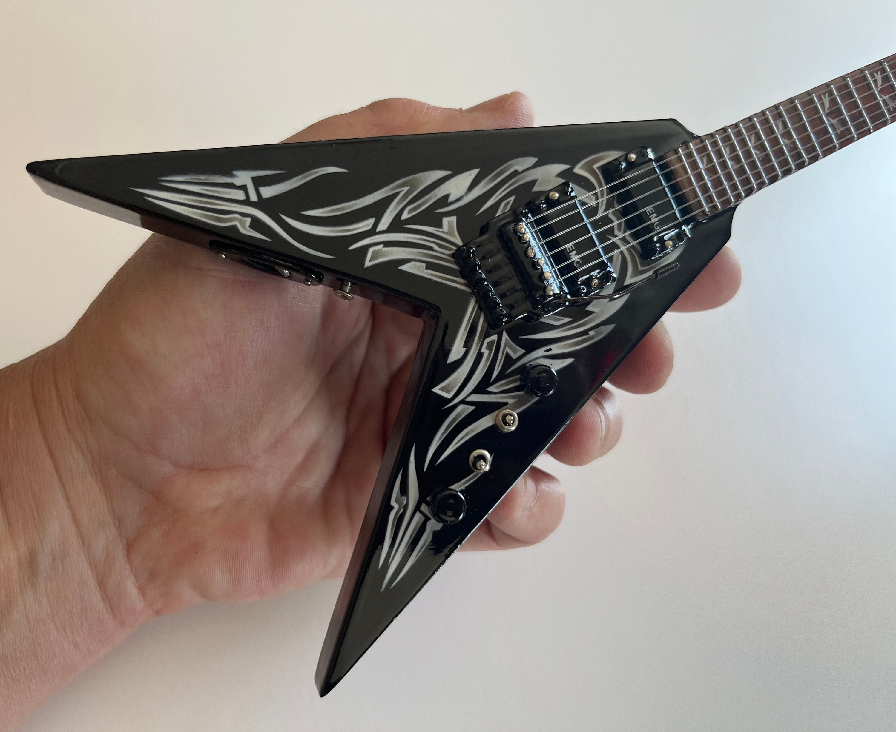 ケリー キング B.C. リッチ トライバル V - ブラックとホワイト KKV