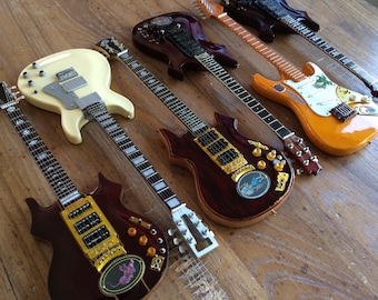 Conjunto de 6 guitarras Jerry García, modelo oficial, réplica de mini guitarra con licencia, guitarra personalizada de Jerry, coleccionable de Grateful Dead de AXE HEAVEN.