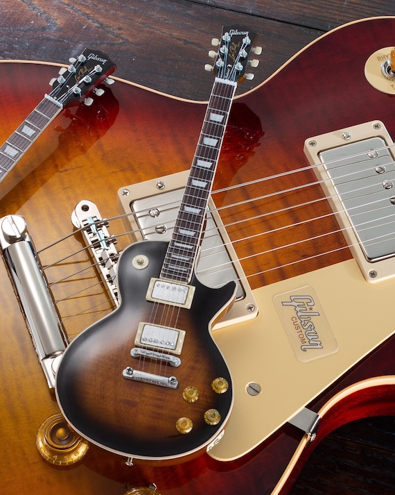 tobacco burst guitar finish Gibson Les Paul Studio 0159 wired to innovative push/pull volume controls that unlock coil 2007 Gibson Les Paul Standard