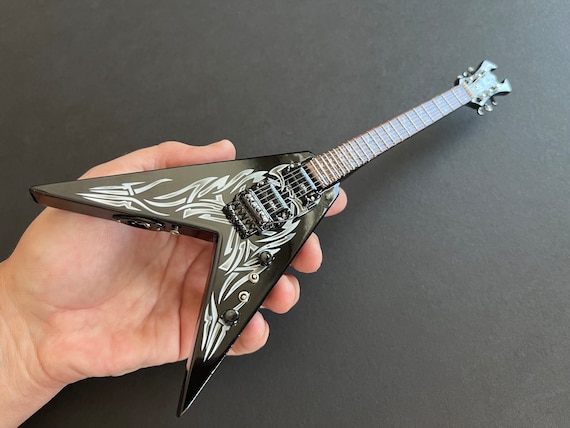 ケリー キング B.C. リッチ トライバル V - ブラックとホワイト KKV