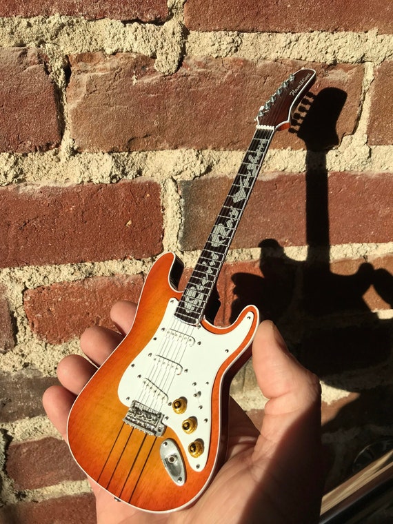 【希少】フェンダー ストラト ミニチュア ギター SRV レイヴォーン 希少】フェンダー ストラト ミニチュア ギター SRV レイヴォーン
