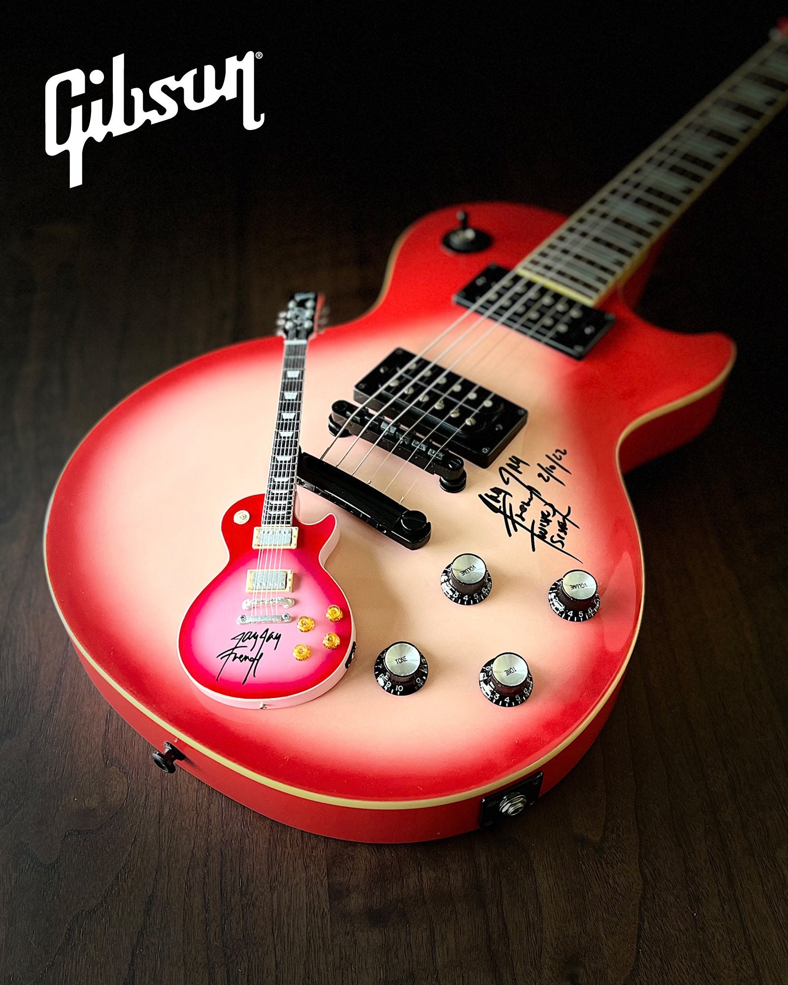 本物のサイン入りジェイジェイフレンチミニギター - ツイステッド