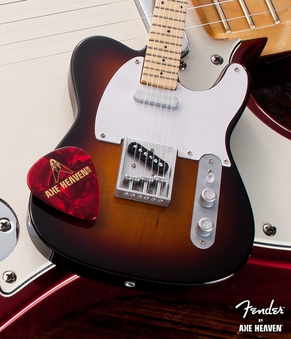 AXE HEAVEN®のクラシックサンバーストFender™ Telecaster™ギター