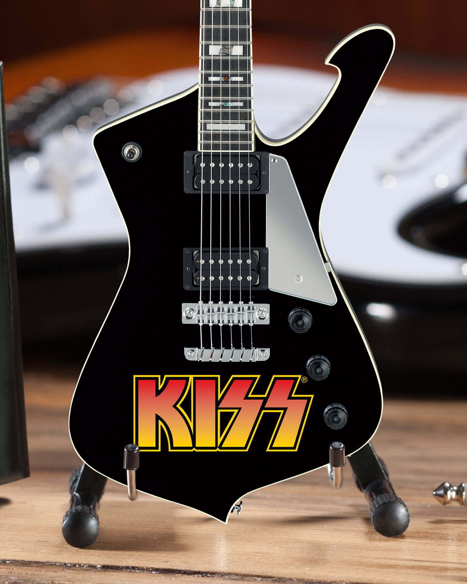 KISS ポール・スタンレー ミニチュア・ギター KISS Collectible Paul Stanley KISS Logo Iceman Guitar - Licensed