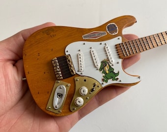 Mini guitarra Jerry Garcia™ Alligator™ Graham Nash Tribute, réplica de Fender™ Strat™ - Con licencia oficial de AXE HEAVEN® y Jerry Garcia Estate