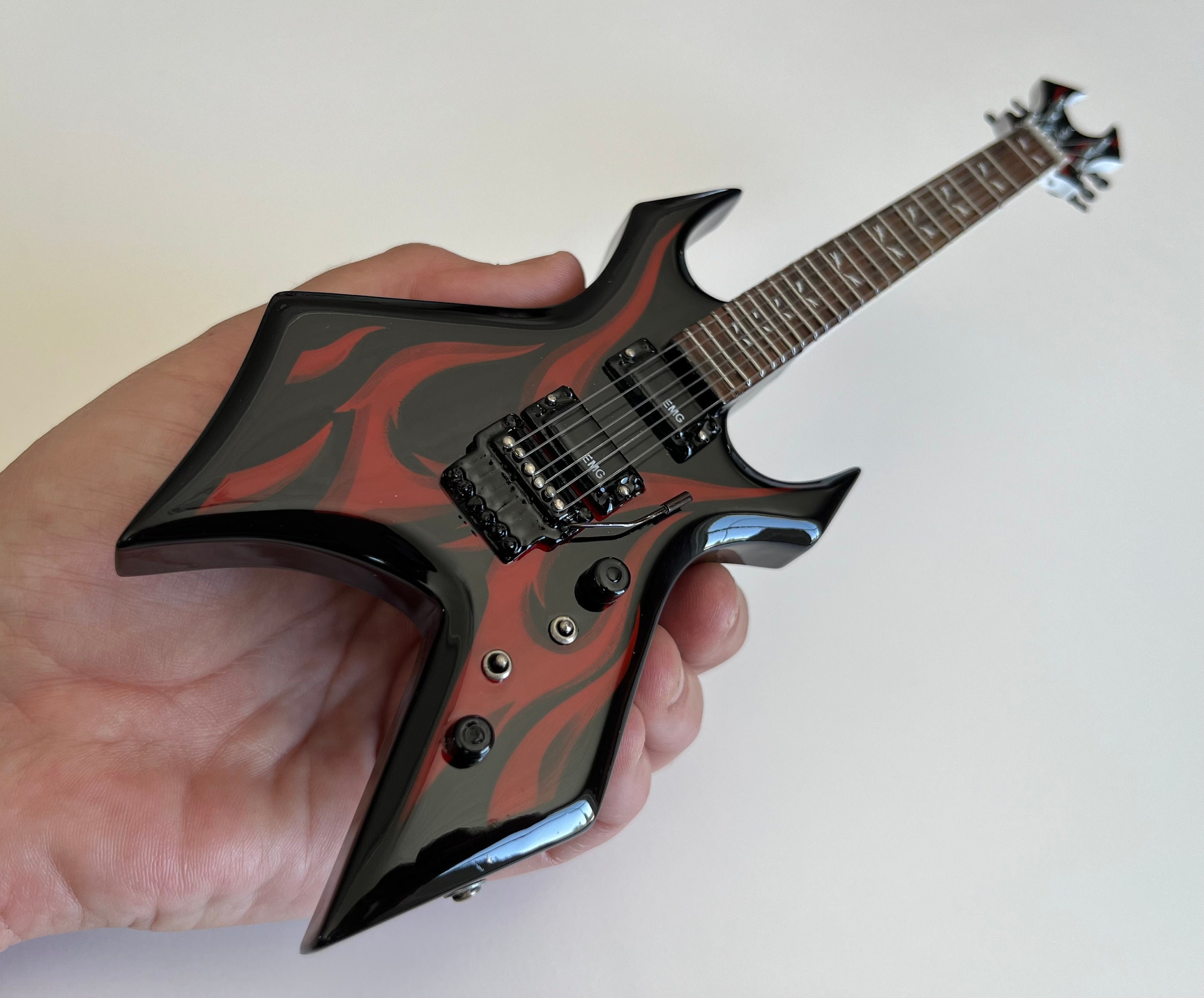 King &amp; Prince - kerry 2008 B.C. Rich Kerry King Black and White Tribal Flying V w