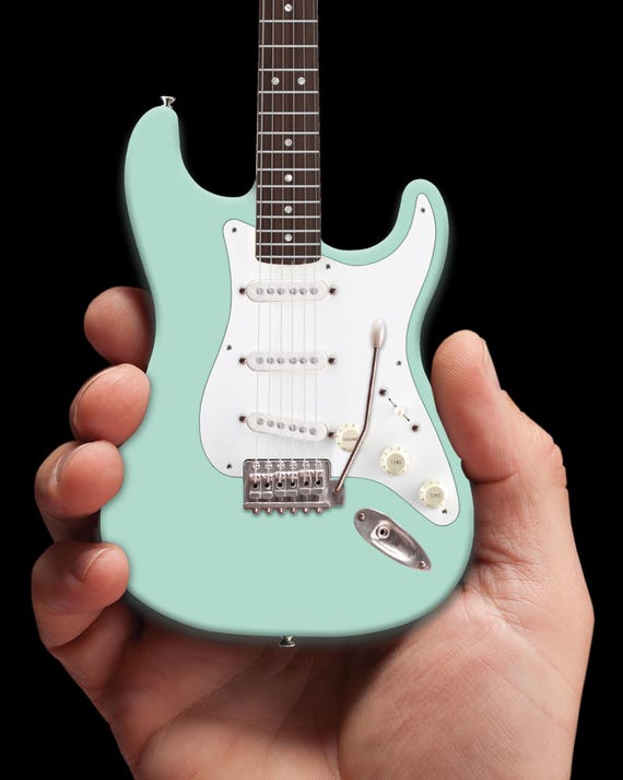 Fender Japan 2011 stratocasterほぼ未使用 mint Surf Green Fender Stratocaster Mini Guitar Replica Official Fender