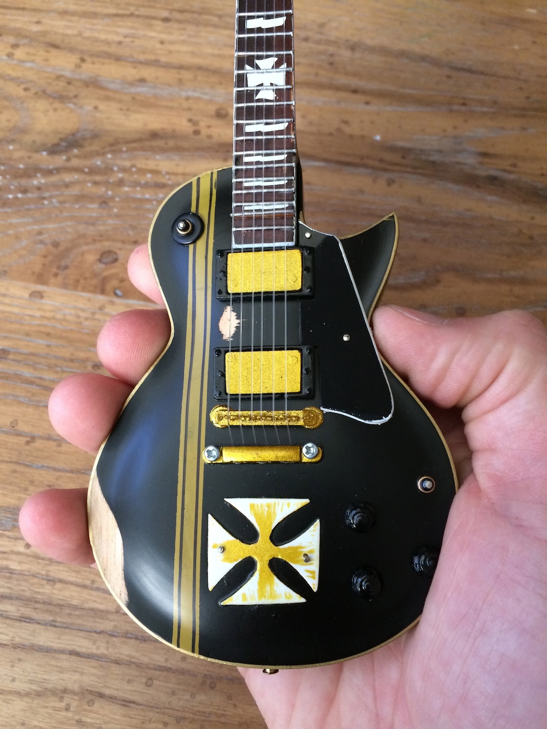 FanMerch James Hetfield 'Diamond Plate' Mini Guitar Replica – 1:4 Scale Collectible With Metal Detail & Stand
