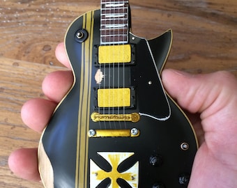 Metallica Collectible James Hetfield Maltese Falcon Guitar Replica Guitar Miniature Guitar