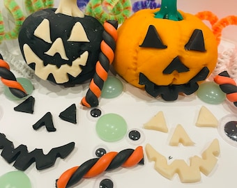 Halloween Play Dough Kit: Glow-in-the-Dark Jack-O-Lantern Sensory Bin