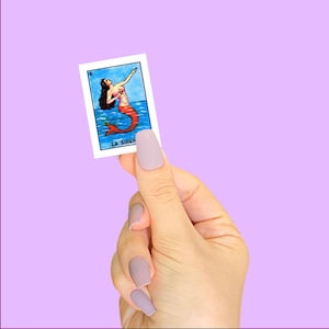 Calcomanía de vinilo La Sirena / calcomanía de lotería / calcomanía de sirena de 1.5" x 2.3" / Latinx / Very That / Verythat / pequeña empresa propiedad de latinas