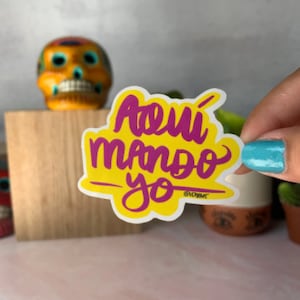 Aqui Mando Yo Yellow and Pink Sticker | | Latinx | Very That | Verythat | latina owned small business |