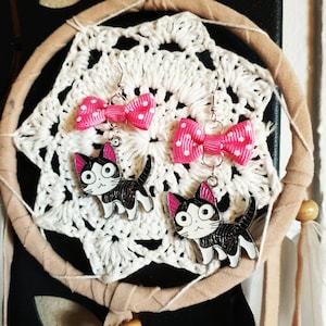 Boucles d&#39;oreilles chi chat manga en métal émail