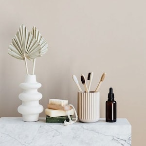 Minimalist Wavy Vase, Nordic Style Ceramic Vase, Modern Donut Vase, Decorative Vase, Flower Vase, Housewarming Gift, Home Decor Gifts White