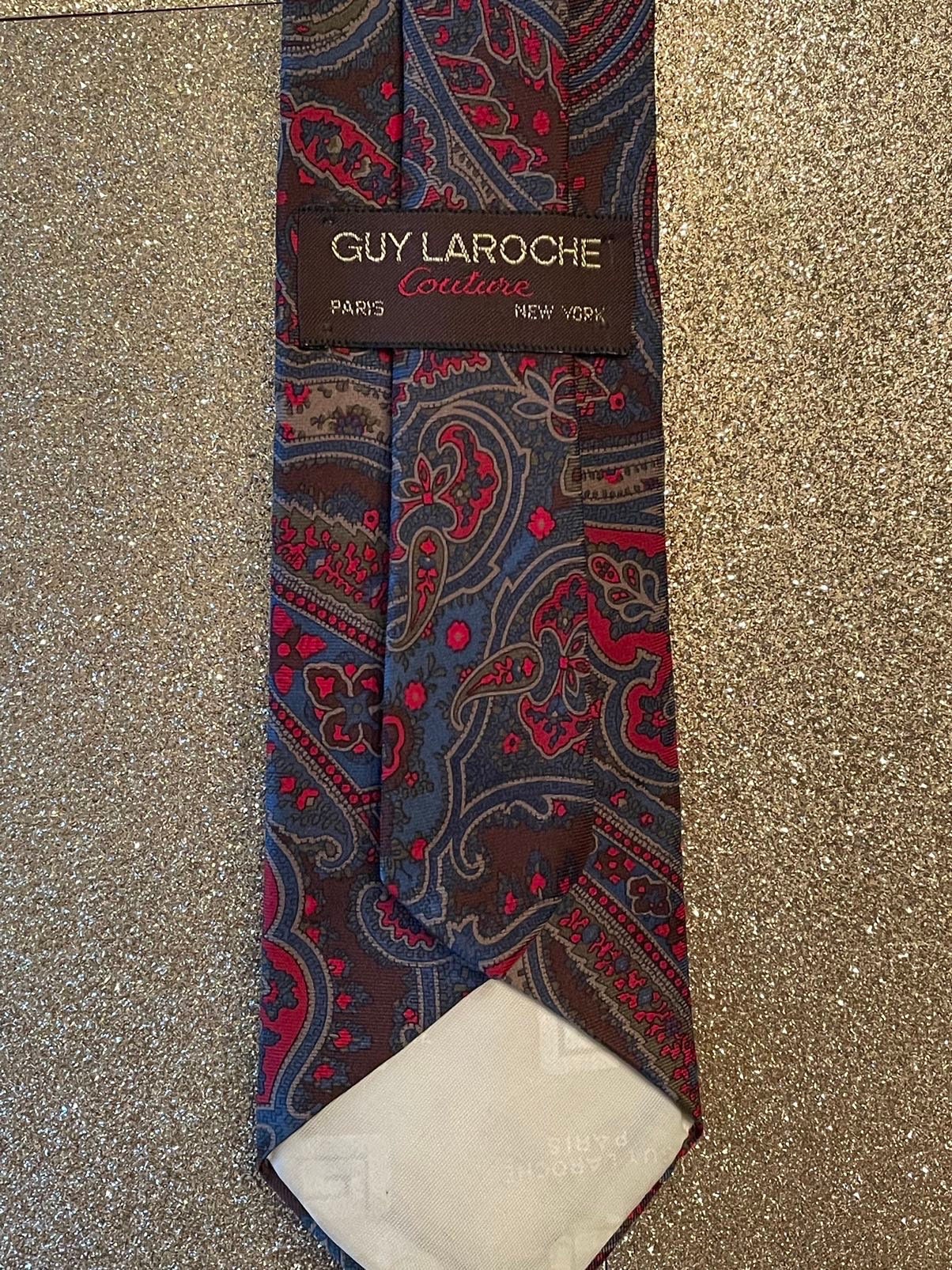 Cravate Vintage Guy Laroche En Soie - Motif Arabesques Gris Et Rouge - Occasion