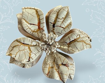 Spilla floreale vintage in metallo color crema e oro anni '60