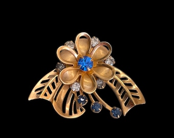 Spilla vintage in oro brillante e blu, con strass blu