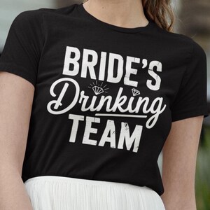 Brides Drinking Team PNG Junggesellinnenabschied Sublimationsdesign Brautparty Trinkgruppe Digitaler Download für Hemden Tassen Tragetaschen
