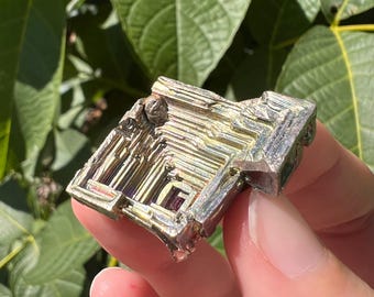 ビスマス結晶標本：虹色階段ホッパー結晶 - Etsy 日本