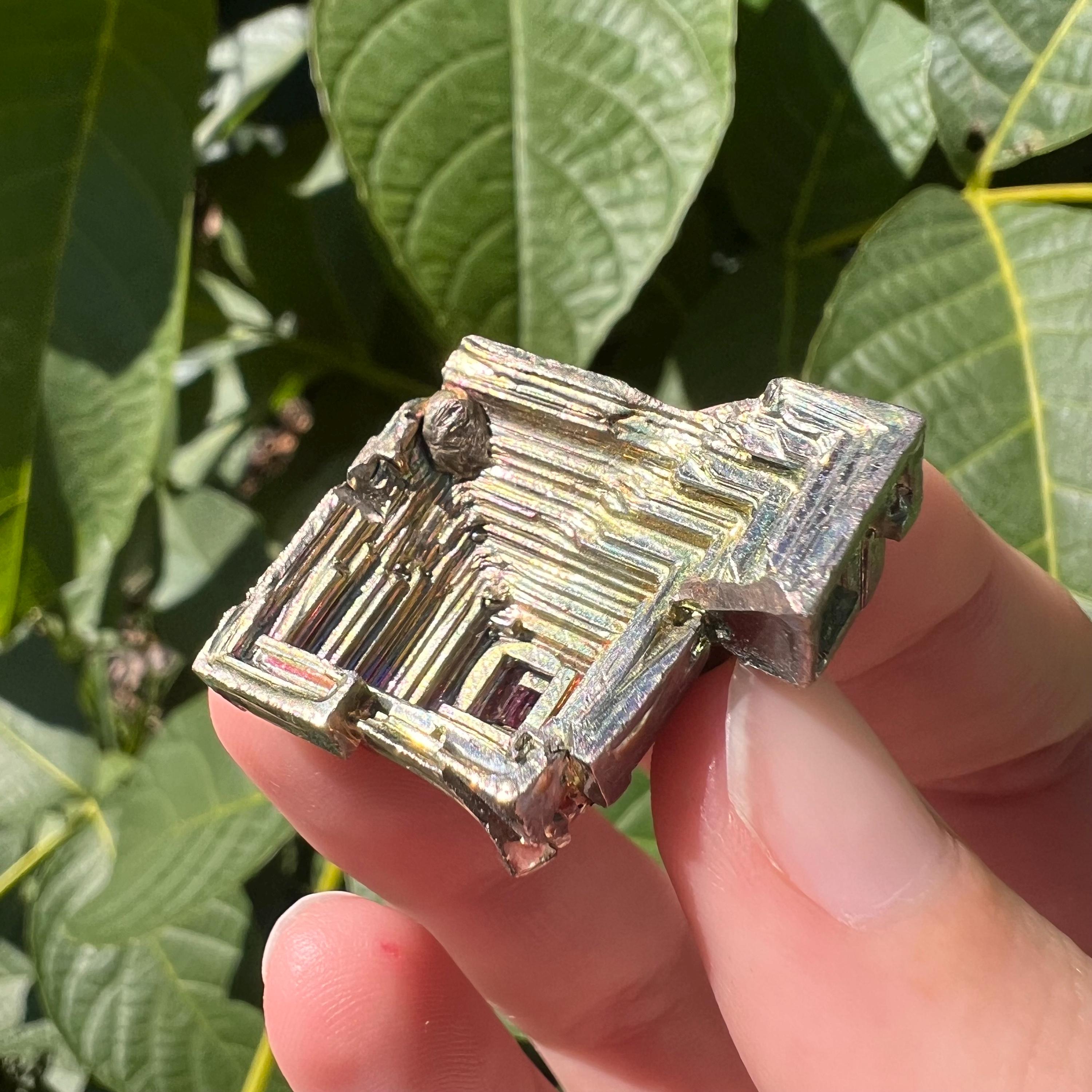 ビスマス結晶標本：虹色階段ホッパー結晶 - Etsy 日本