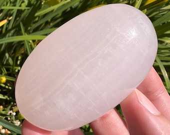 Rosa Mangano Calcit Handschmeichler: Herz Chakra Kristall, UV-reaktiv
