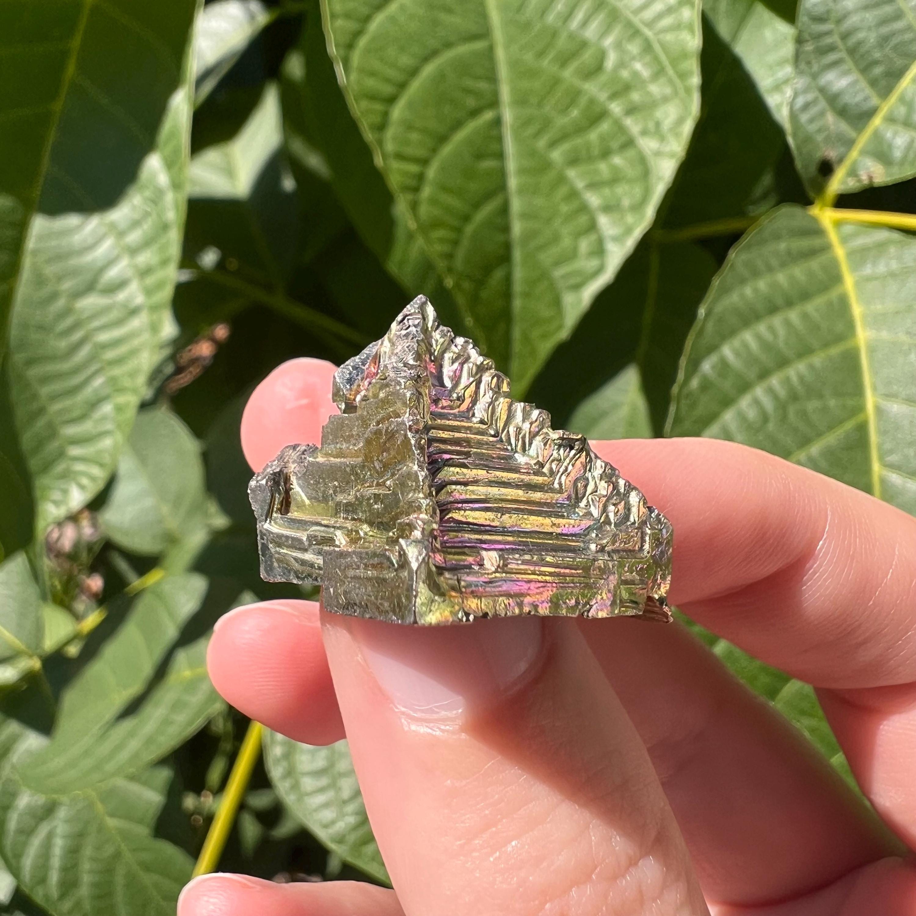 ビスマス結晶標本：虹色階段ホッパー結晶 - Etsy 日本