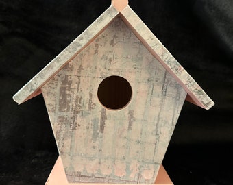 Handcrafted Wooden Birdhouse - Charming Nesting Spot for Feathered Friends