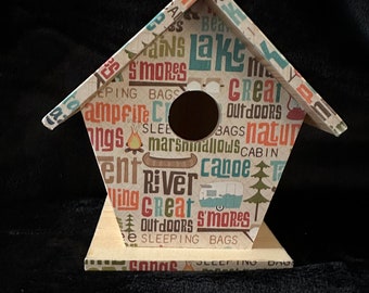 Handcrafted Wooden Birdhouse - Charming Nesting Spot for Feathered Friends