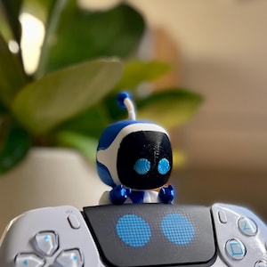 Astro's Playroom-Inspired Articulated Astrobot Mini Robot Charm attach to devices | GamePal™ [Patent Pending]  | 3D Printed | Ready to Ship