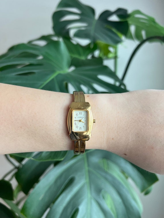 Reloj vintage Liz Claiborne Dainty para mujer Esfera blanca cuadrada Numeros romanos Tono dorado Brazalete Etsy Mexico