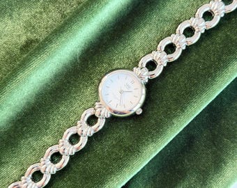Vintage Q&Q Ladies Watch, Open Ring Link Bracelet, Bold Silver Bracelet Watch Women, Chunky Chain Watch, Gift for Her