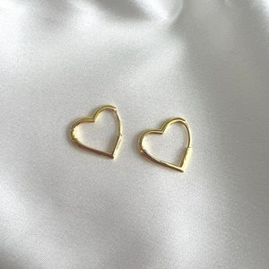 Brincos de argola delicados em forma de coração | Prata esterlina sólida | Ouro 18K preenchido | Hipoalergênico