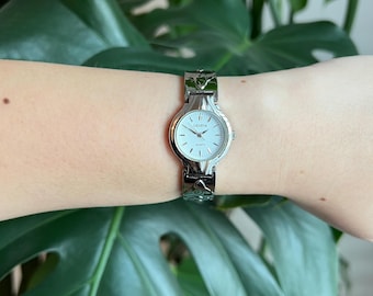 Vintage Geneva Dainty Women’s Watch | Round White Dial | Silver Tone | NON-WORKING