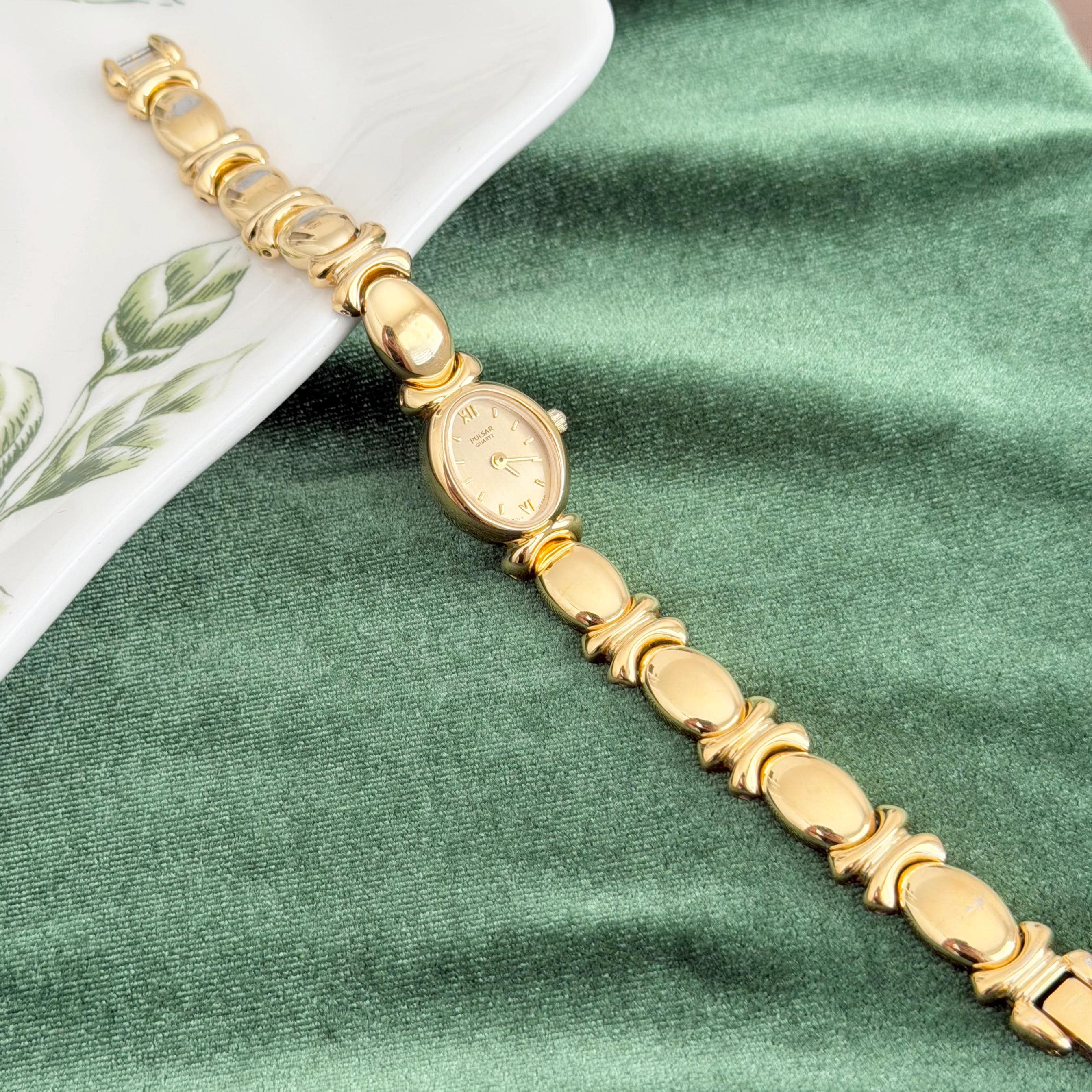 Vintage Rare Oval Thin Pulsar Gold Tone V220-6190 Dainty Watch Pulsar Oval Wristwatches for sale | eBay UK main image 2
