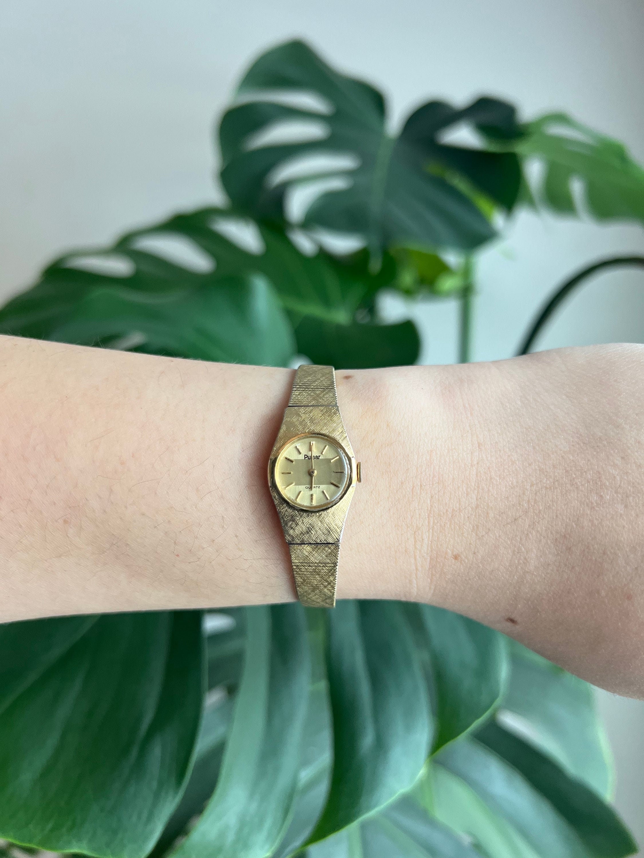 Vintage Pulsar Dainty Watch | Round Gold Dial | Gold Tone  display picture 3