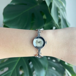 Vintage Timex Dainty Watch | Silver Round Dial | Silver Tone | Non-Working