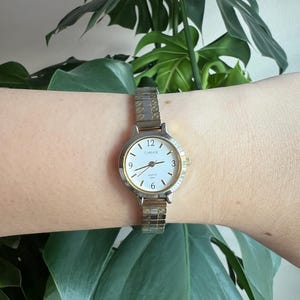 Vintage Carriage Quartz Dainty Women’s Watch | Round White Dial | Silver/Gold Tone | Stretchy Band | NON-WORKING