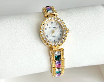 Vintage 1990s Gold Damenuhr: Goldfarbene Uhr mit buntem Strassarmband und Lünette, Retro Vintage Uhr, Geschenk für Sie