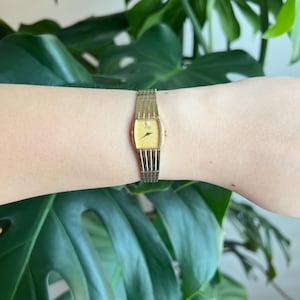 Vintage Seiko Dainty Women’s Watch | Boxy Gold Dial | Gold Tone