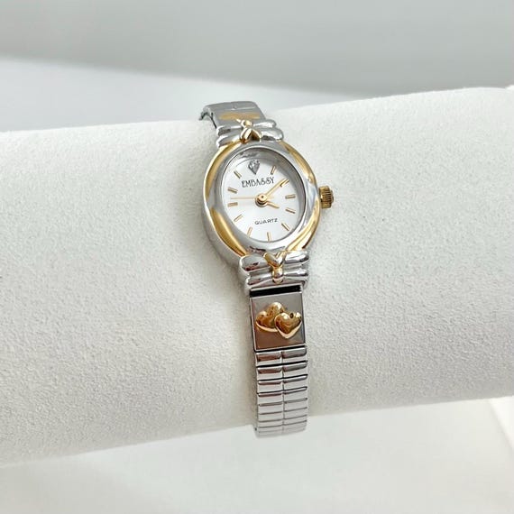 Vintage Heart Watch for Women: Oval Silver Dial, Two Tone  display picture 3