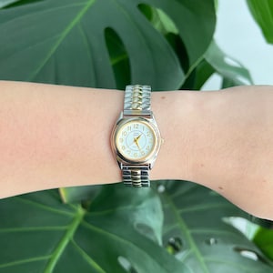 Vintage Times Square Women’s Watch | Round White Dial | Stretchy Band | Gold/Silver Tone
