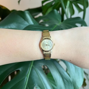 Vintage Pulsar Dainty Women’s Watch | Round Gold Dial | Gold Tone | Stretchy Band | NON-WORKING