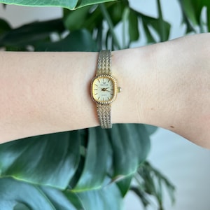 Vintage Waltham Dainty Women’s Watch | Boxy Gold Dial | Gold Bezel | Gold Tone | NON-WORKING
