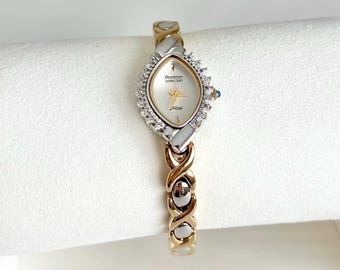 Vintage Bulova Gold Tone Women display picture 3