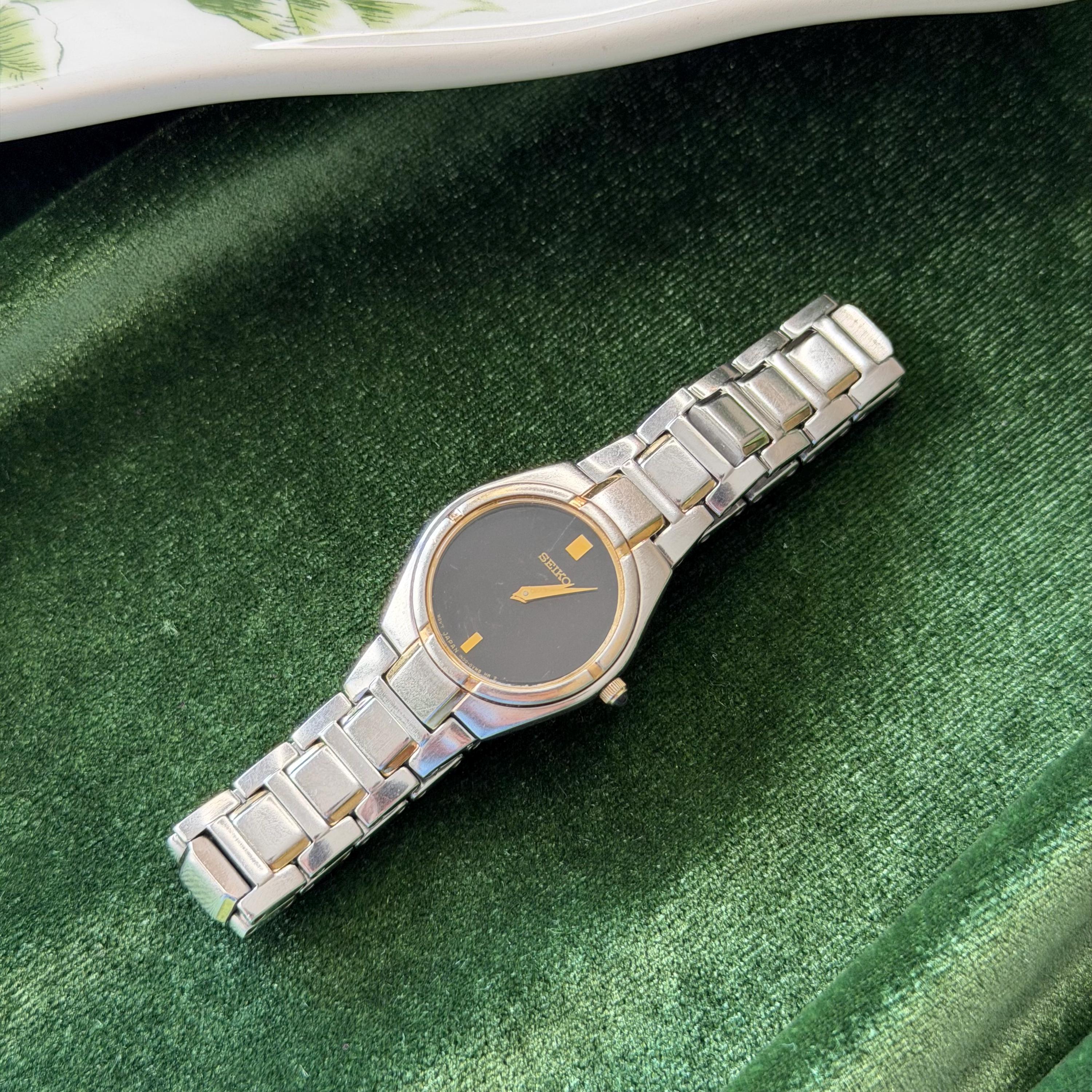 Vintage Seiko Two-Tone Women\'s Rectangular Bracelet Watch - Gold & Silver tone Similar Items to Vintage Seiko Two-tone Rectangular Watch  main image 4