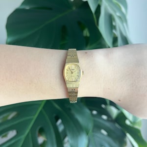 Vintage Pulsar Dainty Women’s Watch | Boxy Gold Dial | Gold Tone