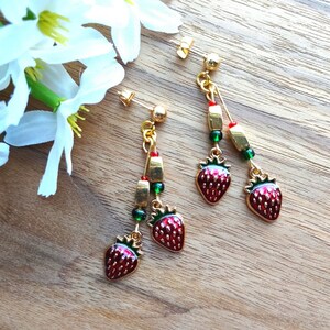 Strawberry Dangle Earrings: Gold Tone Fruit Jewelry